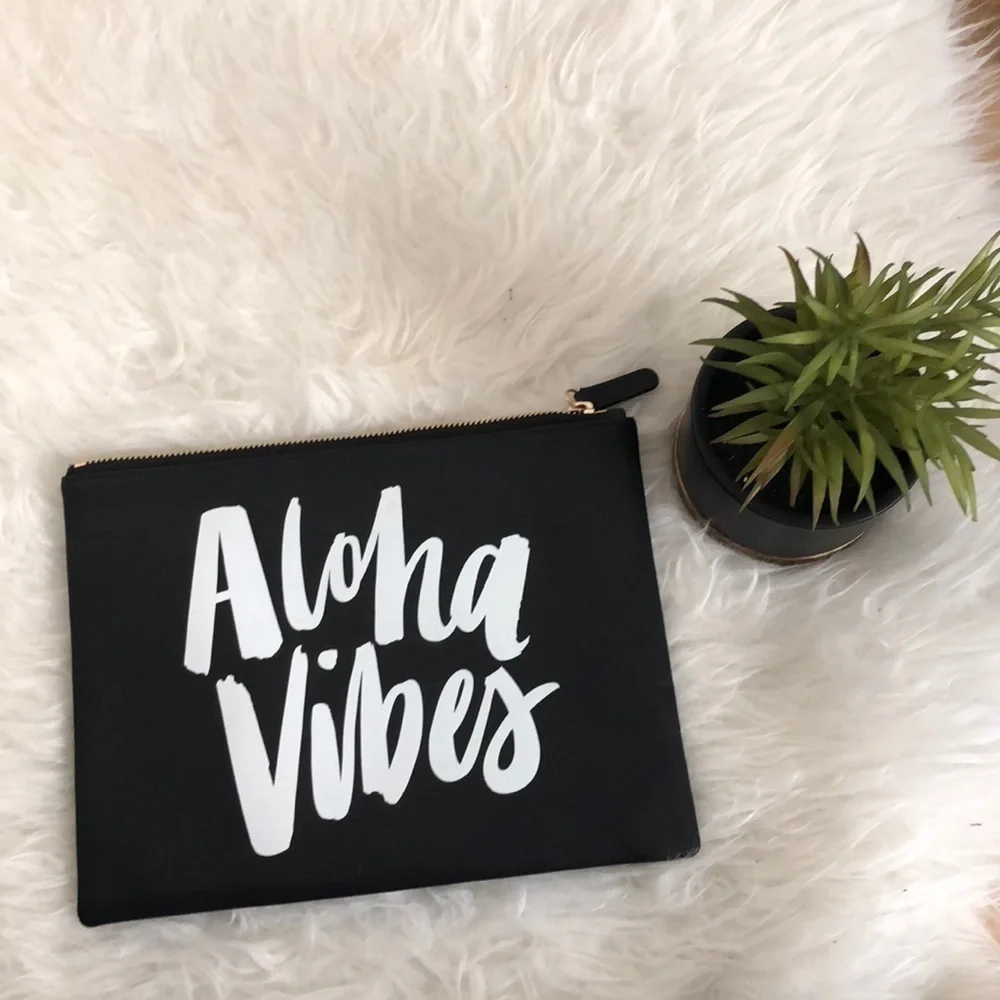 Like New Aloha Vibes Clutch - Picture 2 of 7